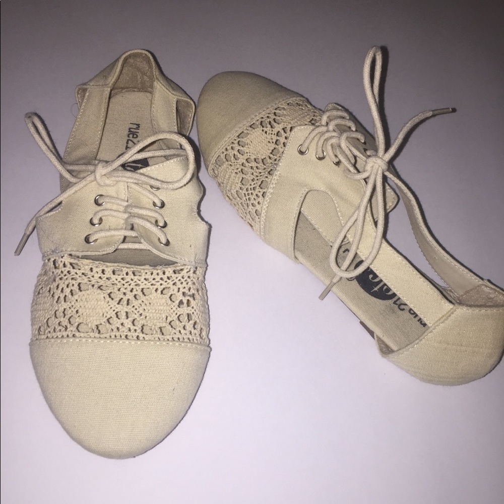 Cream flats, NEVER WORN